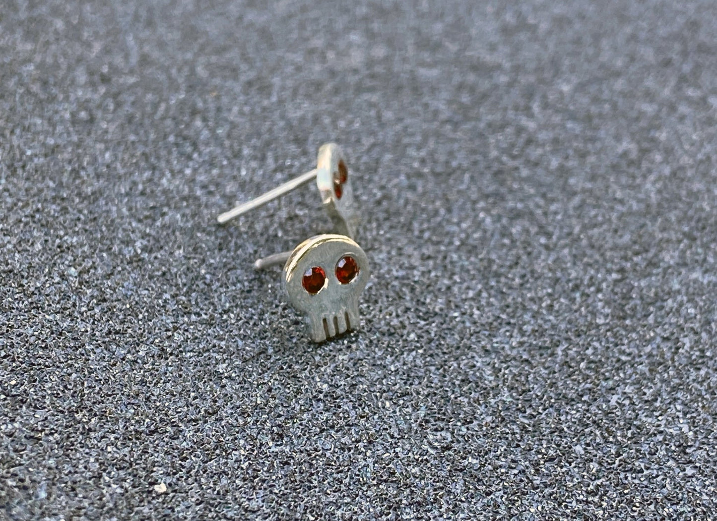 Skully I Studs -earrings- Lindsey Snell